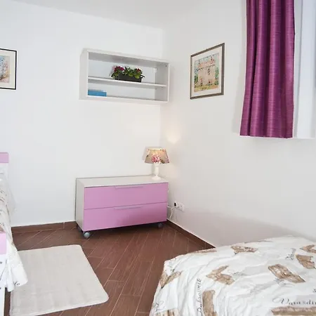 Lina Deluxe Apartment
