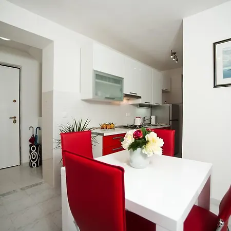 Lina Deluxe Apartment *