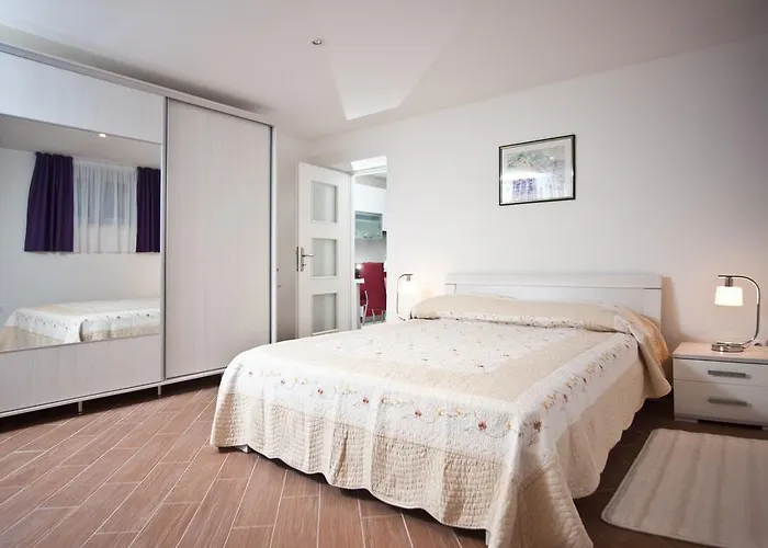 Διαμέρισμα Lina Deluxe *